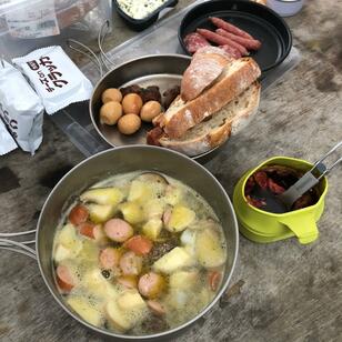 「山頂で美味しいランチが楽しめる」 関東で人気の低山3選！  一度は味わいたい「名物グルメ＆絶景」コラボ！ 「陣馬山」「金時山」「大山」レポ
