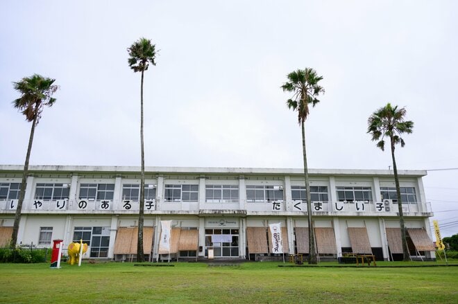 【鹿児島県 指宿市】施設見学めぐりが楽しい！  廃校リノベの「ブルワリー」＆ 歴史ある「焼酎蔵」＆ 特産品の「かつお節工場」 さらに「日本最南端の駅」にも立ち寄りの画像002