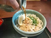『水曜どうでしょう』で大泉洋も絶賛！ 番組ゆかり「うどん＆お遍路」名所とは！? 「四国在住で大ファン」ライター「新発売コラボ本」ゲットで聖地巡礼