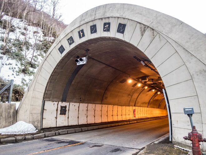 【スキーツーリングの世界】日本一長い日高山脈をスキーで滑り抜ける！ 「南日高」主稜線の長く過酷な一日  北海道・2022年の画像015