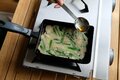 “キャンプに卵焼き器”が便利？  カリっとモチモチ食感「桜えびとニラのチヂミ」【季節の外ごはん vol.41】の画像006