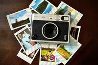 「カメラはスマホで十分」は本当か？最新チェキ『Instax mini evo』レビュー！ メリットとデメリットを徹底解説