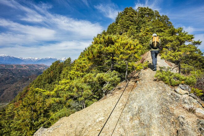 【京ヶ倉】名低山！ 険しい登山道の先に「信州のグランドキャニオン」 ここにしかない里山の絶景が広がる   長野県生坂村｜2025年の画像006