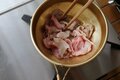 暑い日にあえて熱々を食す！  冷凍うどんで時短キャンプ飯「豚肉となすの薬味たっぷりつけうどん」【季節の外ごはん vol.48】の画像006