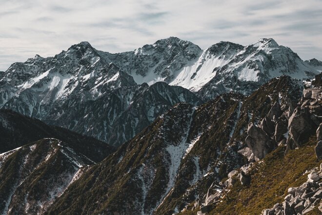 【ハイカー女子の一杯】初冬の常念岳登山 「ペットボトル一本分の重さの三脚！」 わたしが雪山で ”立ち止まる理由”  2025年の画像003
