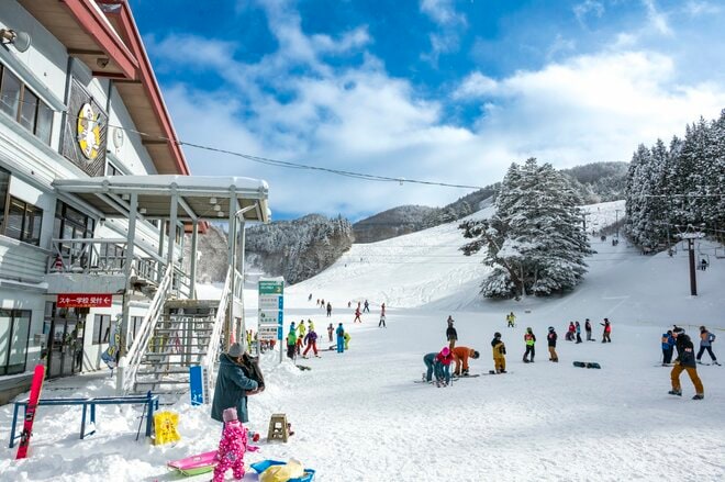 【ローカルスキー場探訪】ペアリフト1本勝負！ 平日1日券1,040円！「極上のパウダースノーを堪能」 岐阜県・飛騨高山スキー場｜2026年の画像001