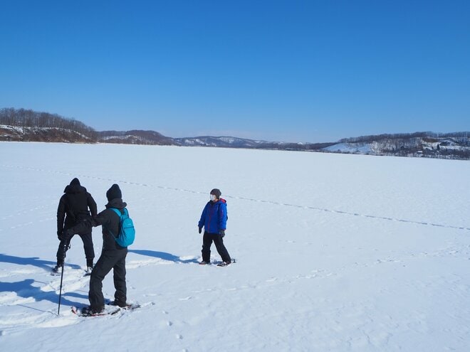 「これぞ冬の道東！」結氷した湖上も歩く！ スノーシュートレッキング【北海道・厳冬の釧路湿原レポート（2）シラルトロ湖】の画像004
