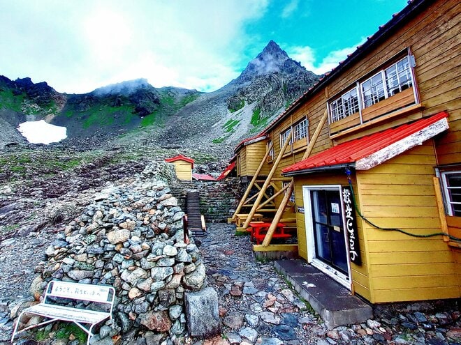 【特集 そこに山小屋を興して】北アルプス山小屋ヒストリー 第11回『殺生ヒュッテ』 受け継がれる「歴史」と「役割」 100年以上続く伝統の山小屋が槍ヶ岳山荘グループとして再始動！  2025年の画像003