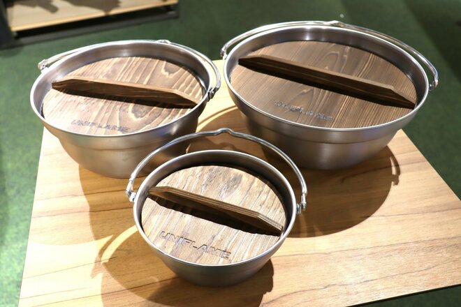 【ショップ店員に聞く！ イチ推しアウトドアギア】焚き火料理を楽しくしてくれる、大人気の鍋と“新作”アルミグリドル〈アルペントーキョー vol.18〉の画像002