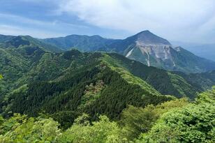 駅スタート＆ゴールOKの絶景登山！  秩父の名峰「武甲山」を正面から眺める「二子山」 芦ヶ久保から2時間で山頂へ「現地レポ」【埼玉県秩父郡横瀬町】
