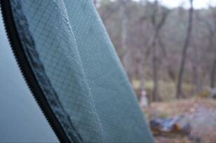 冬キャンプの不快な大問題「テントの結露」を解消する「超効果的グッズ」とは？