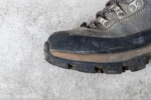 こんな登山靴はイヤだ！「誰にでも」&「突然に」やって来る「ソール剥がれ」 意外すぎる「木道歩き」での実体験に学ぶ「必須の対策」とは！？