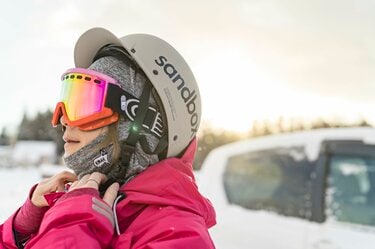 スキー・スノーボードの基礎知識「ゴーグルはヘルメットの上か？ 下か 