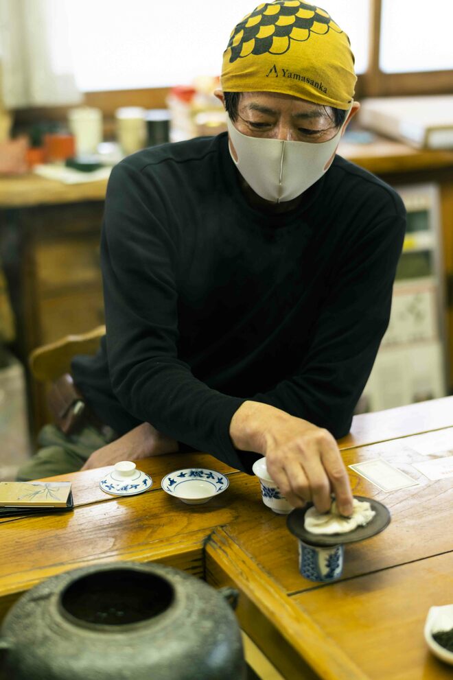 静岡・宇治と並ぶ日本三大銘茶の里で八十八夜直前の茶畑へ！ 老舗専門店で生産者が語る東京近郊産地の強みとは？【フランス人茶商の茶国漫遊記 vol.04「新茶の息吹に誘われて〜狭山茶2」埼玉県日高市】の画像002