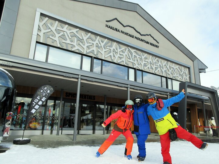 【白馬岩岳マウンテンフィールド】 春スキーにおすすめ！  スキー場の枠にとどまらない「オールシーズンリゾート」 注目は「ベースセンター」大リニューアルでさらに満足度アップ！ 