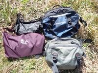 登山の重要課題「省エネ」のカギは「サブバッグ」！　サコッシュ vs ウエストバッグ「2強アイテム」特徴と使い方