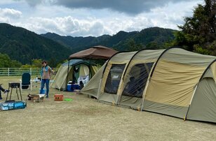 【名古屋にある驚きのキャンプ場】夜は絶景、温泉3分、抑えた価格、チェックイン・アウトは時間フリー！？「ささゆりの湯オートキャンプ場」レポート！