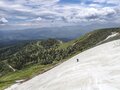 【バックカントリー】「赤岳」の雪渓でサマースキー！ シーズン滑り納めへ 「幻の道路計画・大雪横断道路」北海道・2022年の画像007