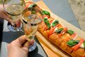 炭火で丸ごと一本焼き！　シェアして食べるマルゲリータバゲット【季節の外ごはん vol.6】の画像005
