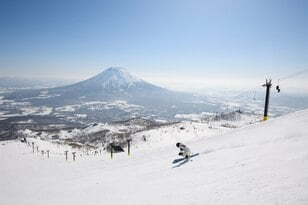 【ニセコ東急 グラン・ヒラフ】海を越える「価値アリの雪と斜面を有する」日本を代表するスキーリゾート