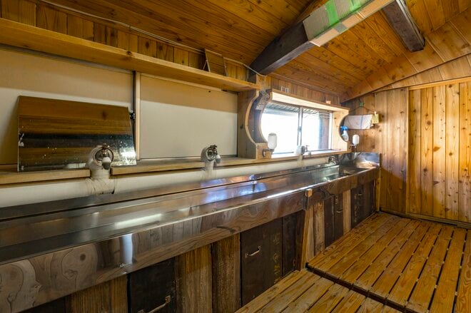 白馬連峰の稜線に建つ天空の山小屋「天狗山荘」 “360度の絶景” と “高山植物の希少種ウルップソウ”  自慢の「天狗鍋」も堪能【長野県白馬村】の画像014