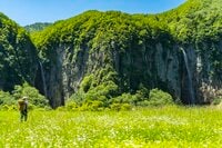 【上信越高原国立公園】復活と同時に大人気！！  “2つの滝の絶景” を楽しめる贅沢トレッキング「米子大瀑布」長野県須坂市・2023年
