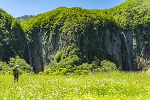 【上信越高原国立公園】復活と同時に大人気！！  “2つの滝の絶景” を楽しめる贅沢トレッキング「米子大瀑布」長野県須坂市・2023年