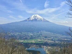「富士山」が近い！ 「長者ヶ岳・天子ヶ岳」縦走ハイキング！ 下山後は名所「白糸の滝」＆「ゆるキャン△」ご当地グルメで締め「現地レポ」