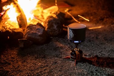 衝撃の軽さ！バーナー、クッカー合わせて200gのシリーズ最