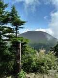「浅間山」今も噴気を上げる“日本有数の活火山”を取り囲む外輪山「黒斑山」から見る壮大な景観【首都圏発！週末に行ける百名山ガイド vol.13】の画像004