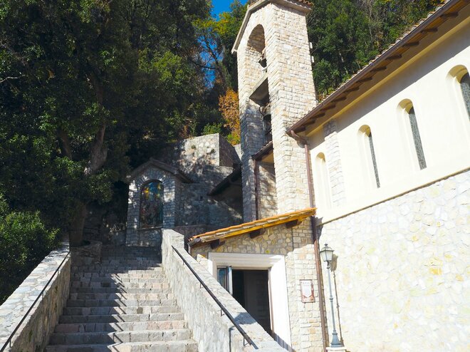 中世のまま時を止めた修道院などアペニン山脈の森と丘陵に囲まれたプレゼーぺの聖地ーグレッチョ巡礼ハイク【ブーツの国の街角で vol.44】の画像014