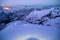 【雪山登山】豪雪の巻機山で絶景を堪能！ 美しすぎる雪山のマジックアワーにうっとり！ 大雲海の空中散歩  新潟県・2024年 の画像001