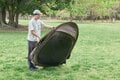 広げるだけで「日よけ＆プライベート空間」が作れるポップアップテント「EASE POP TENT」収納や持ち運びもしやすい【WAQ】の画像002