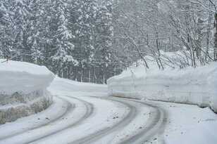 豪雪地帯！ 「積雪が増えて危険がいっぱいの雪道ドライブ」事故に遭わない・起こさないために 2022スノーシーズン
