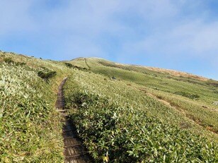 ひろがる絶景は2,000m級！  開放感あふれる絶景の稜線歩き！「平標山」平元新道から松手山コース下山「登山レポ」