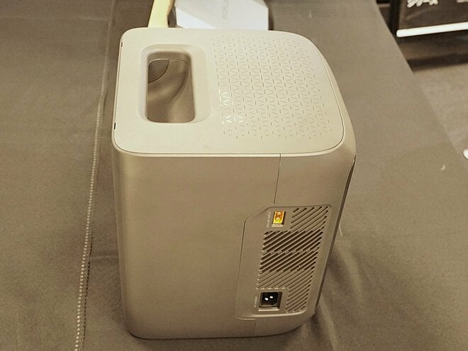 車中泊・キャンプで使う「ポータブル電源」まずはコレ！  エコフロー「DELTA 3 1000 Air」 スペースロスの少ない “四角い”形状＆手頃なスペックの画像001