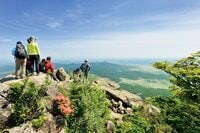 「筑波山」一番標高の低い百名山は ”西の富士、東の筑波”と称される美しき双耳峰【首都圏発！週末に行ける百名山ガイド vol.2】
