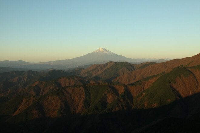 高さだけでなく美しさも日本一！  ほどよく雪化粧する時季に行きたい、冠雪した「富士山」の絶景が見られる山・5選の画像007