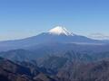 燃えるような紅葉の「鍋割山」へ！  目にも鮮やか「秋色の登山道」に癒やされ＆足を止め… 絶景「11月・丹沢ハイキング」の画像002