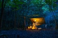 人生を豊かにする大人の野遊び「ブッシュクラフト」キャンプやサバイバルとの違いとは？【古くて新しい「ブッシュクラフト」の世界 vol.1】