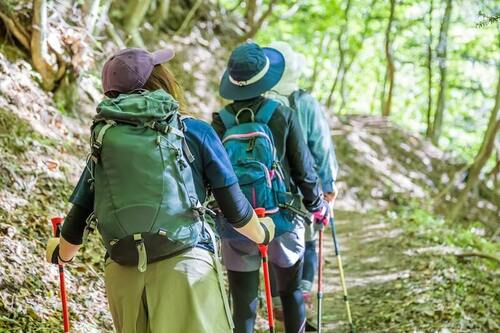 夏の登山の服装