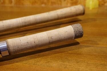 渓流釣り」でまさかの転倒！ 愛竿「コルクグリップ」破損でも… DIYで