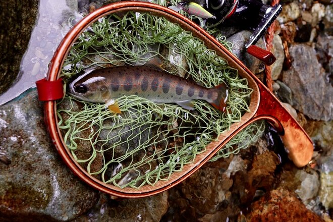 もはや伝統工芸品！「ありえないほど美しいギア」渓流釣り用ネット『mouwood』ビルダー・長浜裕之インタビュー「理想の曲線のために時間は惜しみません」の画像002
