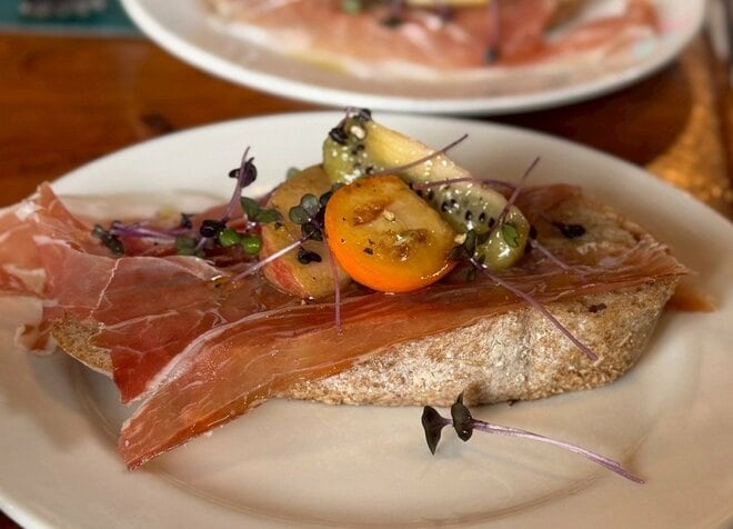 【わざわざ行く価値がある！】“自家飼育100％のジンギスカン” を提供する山形の名店「ひつじや」と春スキーの極上プランの画像008