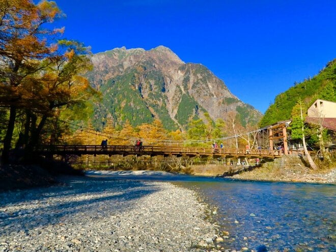 「秋の上高地」で「紅葉景色」満喫する登山＆散策！  新中の湯登山口から「焼岳」を越えて、青く輝く梓川が美しい「河童橋」への画像004