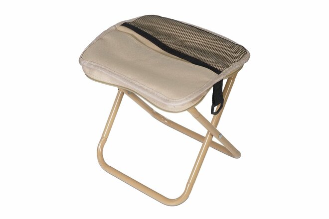 サコッシュ並みの気軽さ！  肩掛けできる超軽量チェア「ショルダー型ポケット付折りたたみチェア」なら、どこでも移動＆パッとひと休み！の画像003