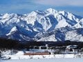 漫画『新・駅弁ひとり旅』を写真で楽しむ！ 艶やかな赤い車体が美しい「えちごトキめきリゾート雪月花」で新潟の絶景と美食を堪能！【新潟県・えちごトキめき鉄道】の画像001