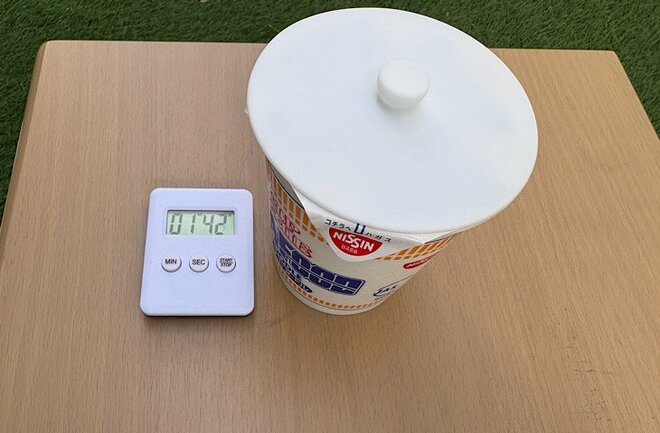 100円ショップ活用「アウトドアのカップ麺」 準備から後片付けまで快適にする「超・便利グッズ」4選！  やっかいな「風＆スープ」対策も！の画像003