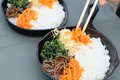 〆に最適 ！ アルファ米を活用した「石焼風スキレットビビンバ」【 季節の外ごはん vol.9】の画像002
