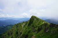 首都圏からのアクセス抜群! 日帰り登山でもアルペン気分「谷川岳」 特徴的な双耳峰で人気の百名山